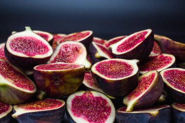 Lezzetli incir arka planı. Üst Manzara. Dilimler.  