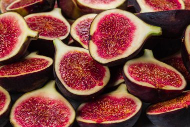 Lezzetli incir arka planı. Üst Manzara. Dilimler.  