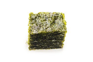 Beyaz arka planda izole edilmiş lezzetli Norveç yosunu. 