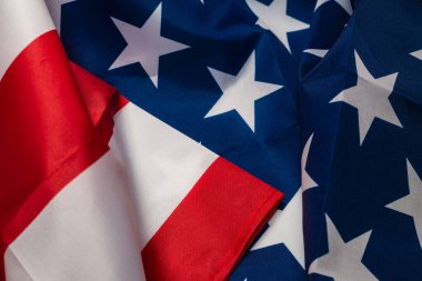 Arka plan olarak Amerikan bayrağı. Üst görünüm.