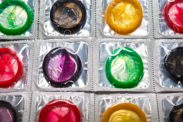 Barevné Kondomy Pozadí Horní Pohled — Stock fotografie