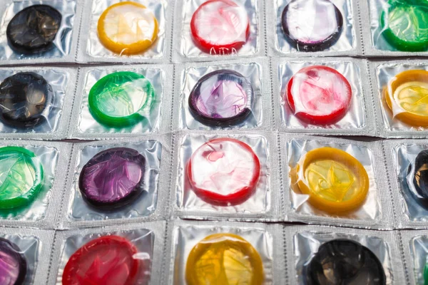 Barevné Kondomy Pozadí Horní Pohled — Stock fotografie