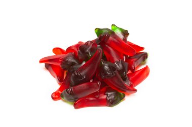 Beyaz arka planda izole edilmiş baharatlı jöle tatlılar. Şeker biberi. 