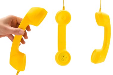 Kadının elindeki sarı cep telefonu beyaza izole edilmiş. Boşluğu kopyala.