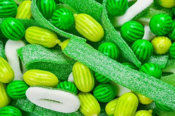 将绿色胶质糖果的背景进行分类 顶部视图 果冻糖 — 图库照片