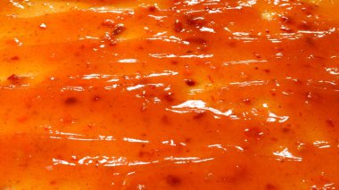 Arkaplan olarak portakal sosu sıçrar. 