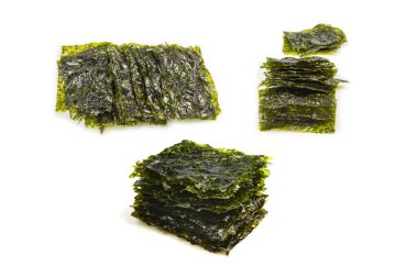 Lezzetli Norveç yosunları beyazda izole edilmiş.. 