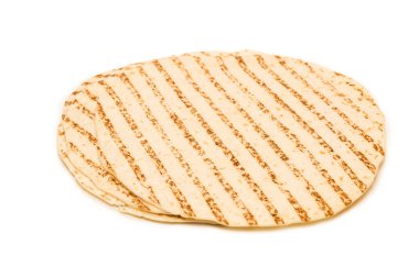 Beyaz arka planda ızgara pitta ekmeği. Üst görünüm. 