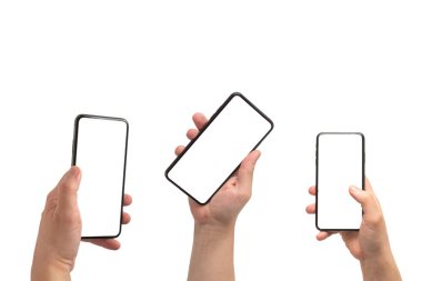 Beyaz arka planda elle izole edilmiş akıllı telefon. Beyaz perde. Boşluğu kopyala.