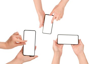 Beyaz arka planda izole edilmiş kadınlarda akıllı telefon. Beyaz perde. Boşluğu kopyala.