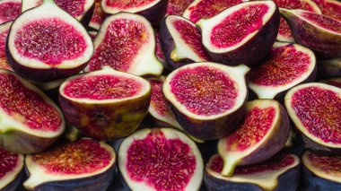 Lezzetli incir arka planı. Üst Manzara. Dilimler.  