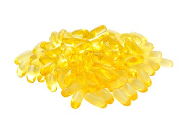 Beyaz arka planda balık yağı hapları. 