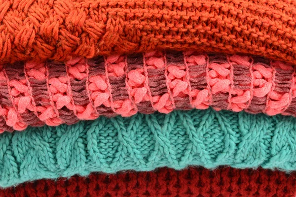 Gebreid Rood Oranje Groene Sjaals Verzameling Van Wollen Kleding — Stockfoto