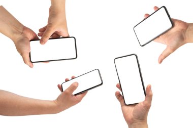 Beyaz arka planda elle izole edilmiş akıllı telefon. Beyaz perde. Boşluğu kopyala.