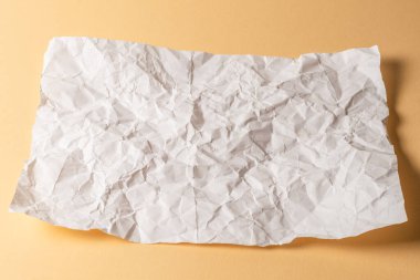 Buruşmuş beyaz kağıt arka plan. Üst görünüm. 
