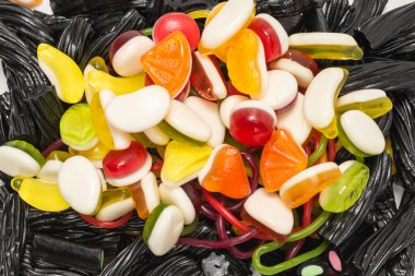 Lezzetli jöleli şekerler. Üst görünüm.  