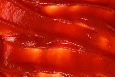 Kırmızı sos arka plan olarak sıçrar.