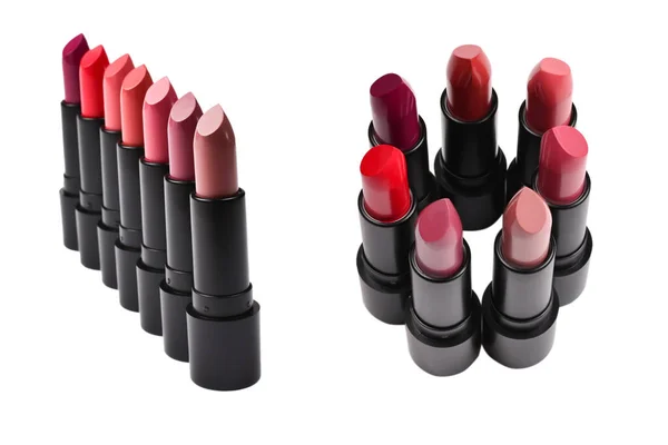 Veel Verschillende Lippenstiften Verschillende Kleuren Geïsoleerd Witte Achtergrond — Stockfoto