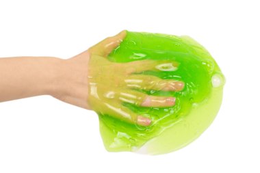 Beyaz arka planda yeşil sümüklü oyuncak..