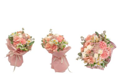 Pembe ambalaj kağıdında yumuşak pembe çiçekler.. 