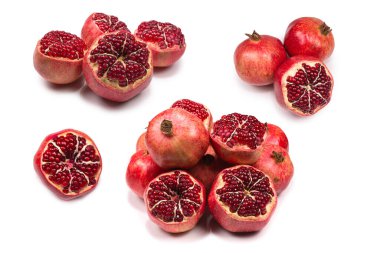 Beyaz arkaplanda izole edilmiş tatlı nar. 