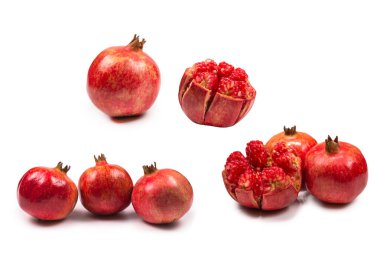 Beyaz arka planda izole edilmiş tatlı sulu nar.. 