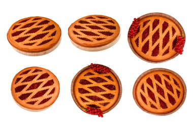 Çilekli turta beyaz arkaplanda izole