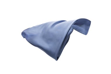 Akan mavi ipek eşarp beyaz arkaplanda izole edildi. 