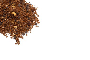 Fındıklı çikolatalı tahıl gevreği. Beyaz arka planda izole edilmiş. 