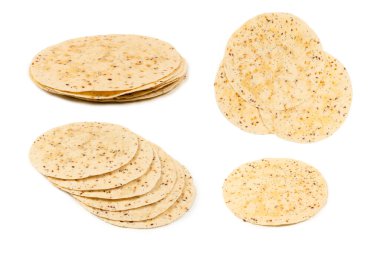 Pitta ekmeği beyaz üzerine izole edilmiş tohumlar