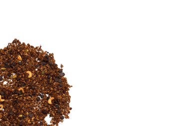 Fındıklı çikolatalı tahıl gevreği. Beyaz arka planda izole edilmiş. 