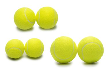 Beyaz arkaplanda izole edilmiş tenis topları. 