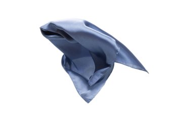 Akan mavi ipek eşarp beyaz arkaplanda izole edildi. 