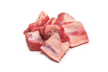 Beyaz arka planda çiğ pirzola. Üst görünüm. 