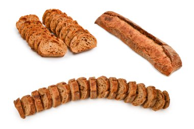 Ekmek dilimleri beyaz üzerine izole edilmiş.