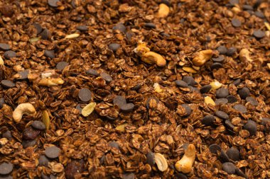 Fındık arkaplanlı çikolatalı gevrek. Üst görünüm. 