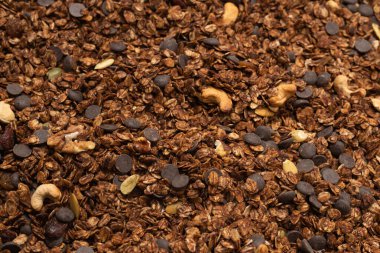 Fındık arkaplanlı çikolatalı gevrek. Üst görünüm. 