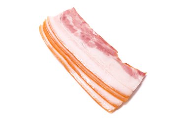 Beyaz arka planda soyutlanmış çiğ pastırma dilimleri. Üst görünüm.