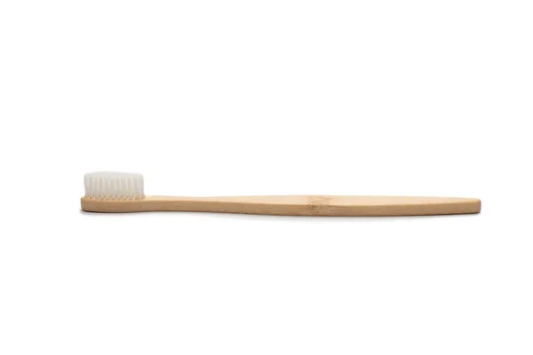 竹子牙刷隔离在白色的背景上 顶部视图 — 图库照片