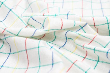 Beyaz peçete beyaz arka planda izole edilmiş. Boşluğu kopyala. 