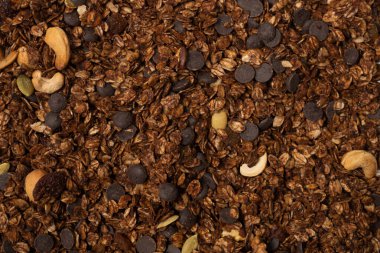 Fındık arkaplanlı çikolatalı gevrek. Üst görünüm. 