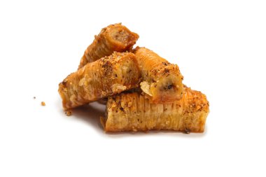 Beyaz arka planda izole edilmiş enfes tatlı baklava. Üst görünüm.