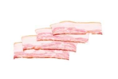 Beyaz arka planda soyutlanmış çiğ pastırma dilimleri. Üst görünüm.