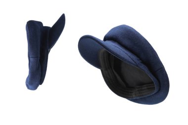 Beyaz arkaplanda güneşliği olan kadın mavi şapka.. 