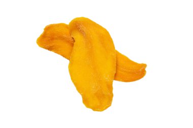Beyaz arka planda izole edilmiş kuru, lezzetli mango dilimleri. Üst görünüm. 
