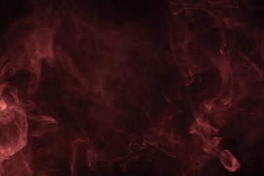 Siyah arka planda sarı ve pembe buhar. Boşluğu kopyala.