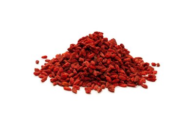 Kırmızı böğürtlen grubu beyaz arka planda izole edilmiş.. 