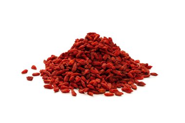 Kırmızı böğürtlen grubu beyaz arka planda izole edilmiş.. 