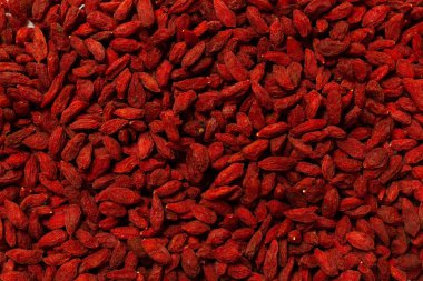 Kırmızı böğürtlen grubu beyaz arka planda izole edilmiş.. 