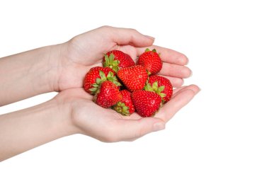 Çilek beyaz arka planda izole bir şekilde tutulur..